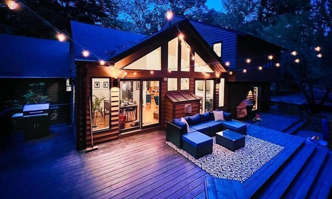 Vienna Casa | Modern Home ✶ LUXE ✶ Dual King ✶ HotTub ⚡️WiFi ✶ Mid Century Office