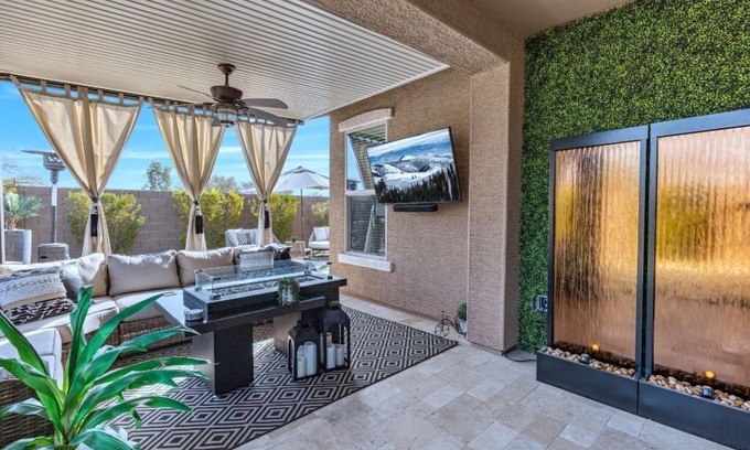 Canyon Trails South Casa | Modern Home Near Ballpark - Newly Furnished
