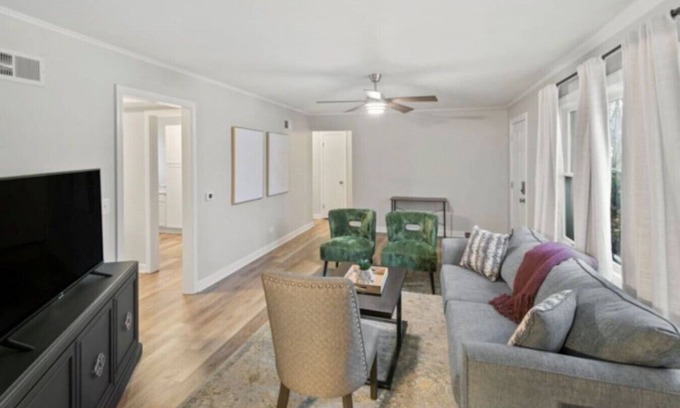 Russell Casa | Modern Home near DT Libertyville and Naval Base