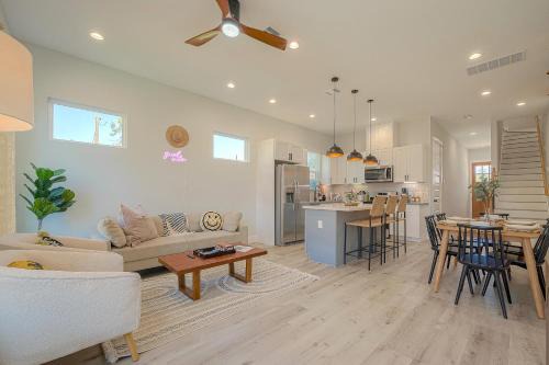 Northside Casa | Modern Home Near Downtown with Fast WiFi, BBQ, Games & EV equipped!