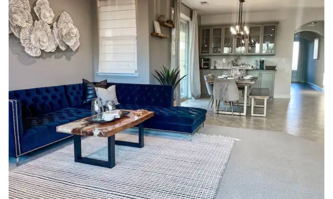 Fresno Casa | Modern home near hwy99 & Yosemite newly renovated!