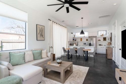 North Loop Casa | Modern Home Near the University of Texas
