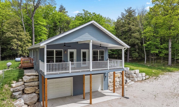 Fish Creek Cabina | Modern home on Private wooded lot in Fish Creek!