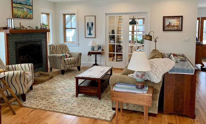 Willard Casa | Modern Home one mile from beach