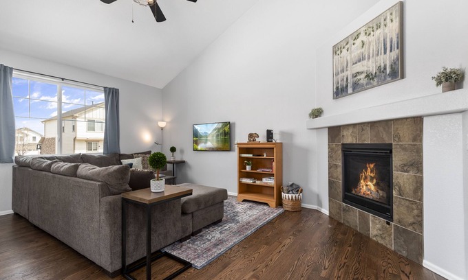 Aurora Casa | Modern Home w/ 2 Private Suites & Family-Friendly Amenities - 15 Mins to DIA
