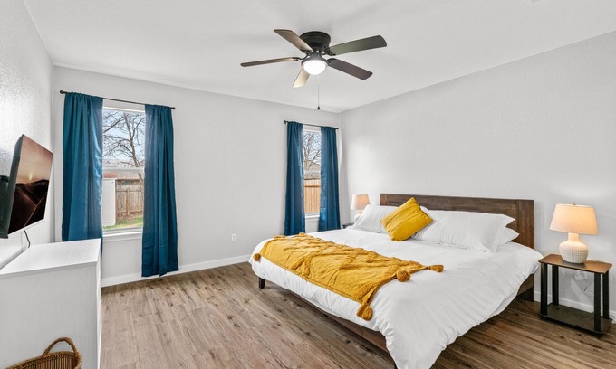 Leander Casa | Modern home w/ garage, big yard, pool 4 mins away!