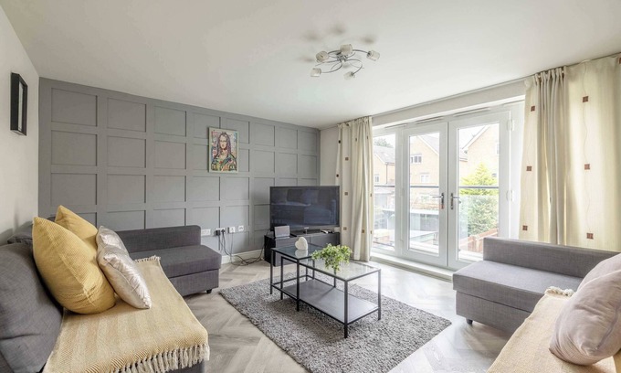 Langley Marish Casa | Modern Home w/Parking - Slough, Heathrow, Pinewood