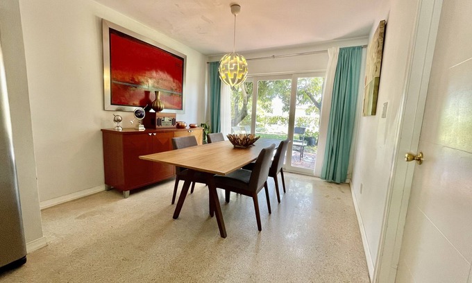 Oakland Park Casa | Modern Home with 2 Bedroom 2 Bath.