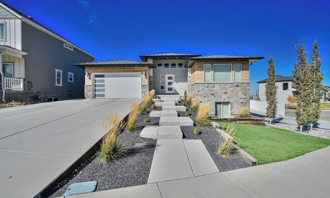 Bluffdale Casa | Modern Home with Beautiful Views!