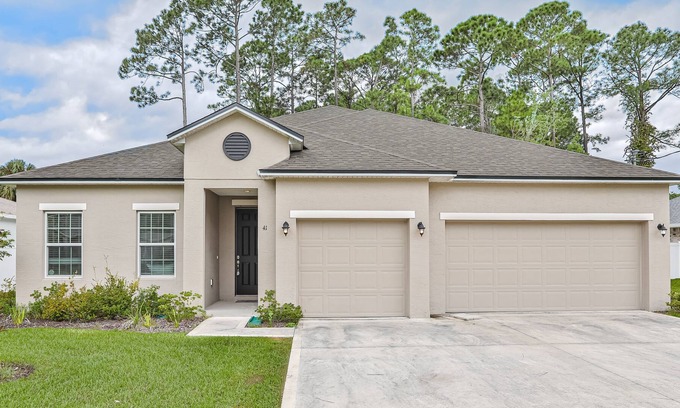 Indian Trails Casa | Modern home with central AC, WiFi, private washer/dryer, and screened porch
