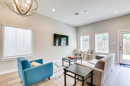 Northside Casa | Modern Home with Fenced Backyard in Houston