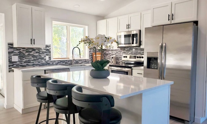 East Central Casa | Modern Home with Game Room, Private Yard, Epic Views, 5B Sleeps 8+
