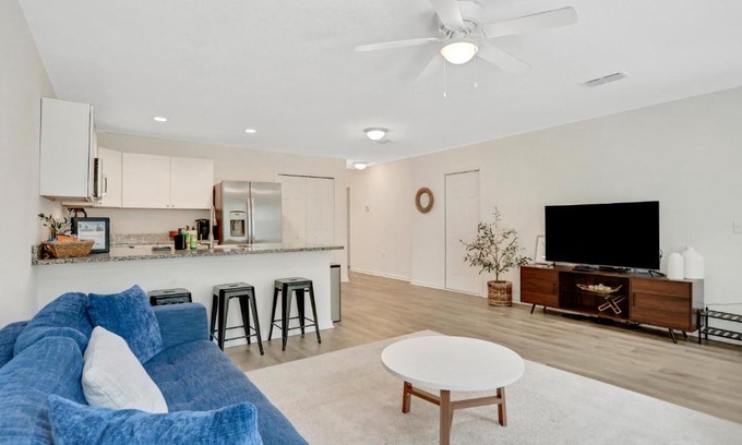 St. Augustine Casa | Modern home with garage near town