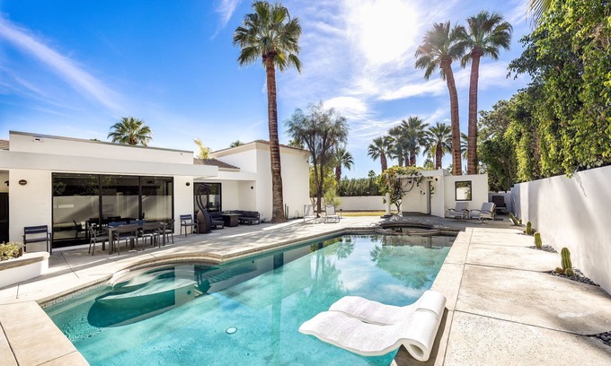 Old Las Palmas Casa | Book Festival Dates Now! Modern Home with Heated Pool and Hot Tub! Dog Friendly! Firepit! Grill!