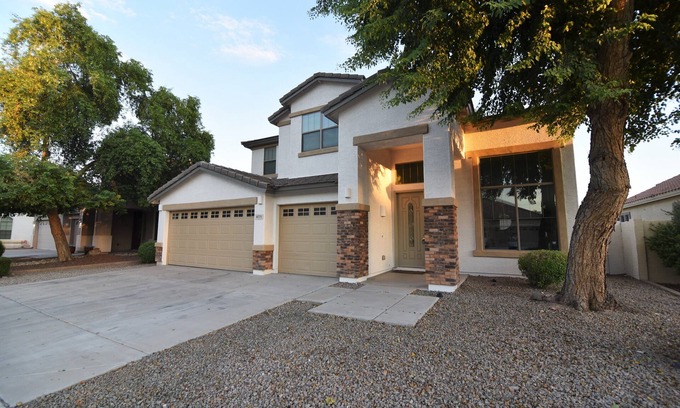 Rovey Farm Estates Casa | Modern home with pool, Walk to State Farm Stadium! Over 3k sq ft!