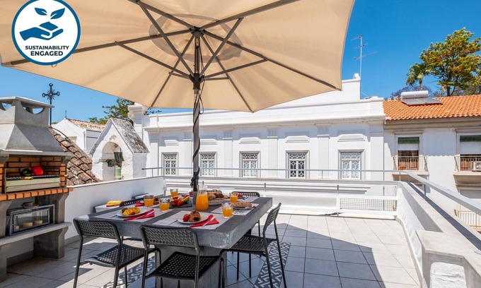 Tavira Chalet De Esquí | Modern Home with Rooftop in Central Tavira