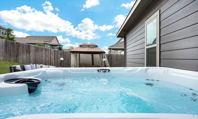 Converse Casa | Modern Hot Tub Escape | Yard BBQ Pets Games WiFi