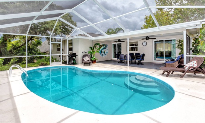 Tarpon Springs Casa | Modern House, Heated Pool, Fenced, Beaches, Relax