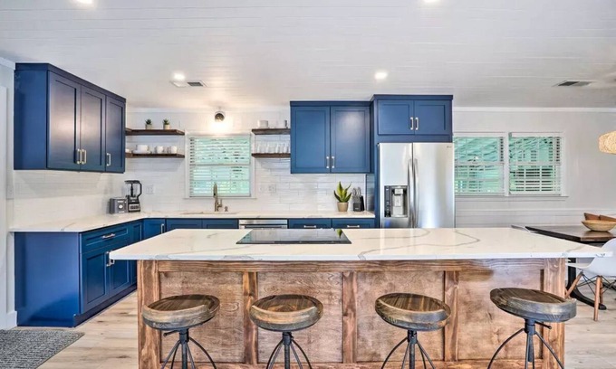 Old Village Casa | Modern House in Old Village - Walk to Dinner - Bike to Beach & Shem Creek