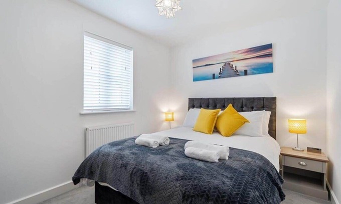 Camborne Casa | Modern House nr Gwithian Beach & St Ives