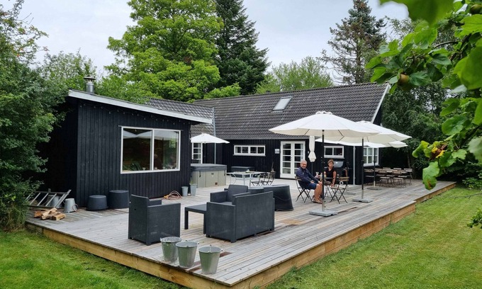 Faxe Ladeplads Casa | Modern house with outdoor spa and sauna