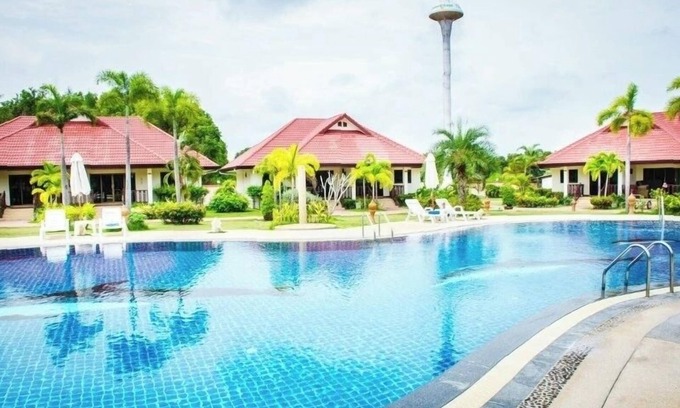 Rayong Cabina | Modern house with pool near beach and Ban Phe