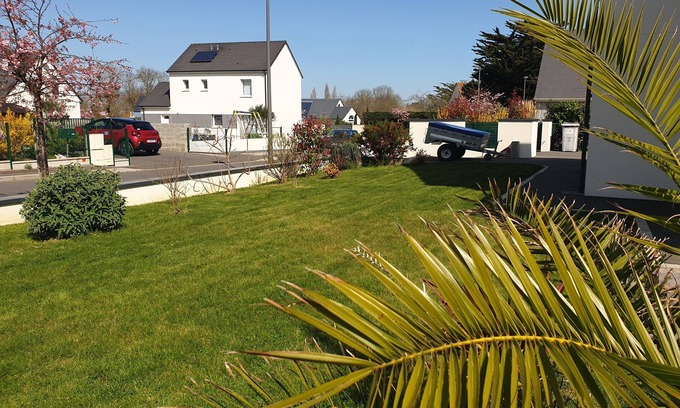 Graye-sur-Mer Casa | Modern house with garden and terrace, 5 minutes from the beach