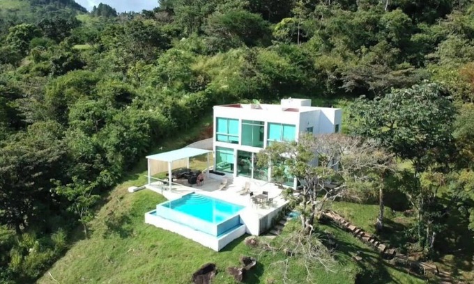Altos del Maria Casa | Casa Moderna con Piscina Climatizada en Altos del María, Panamá