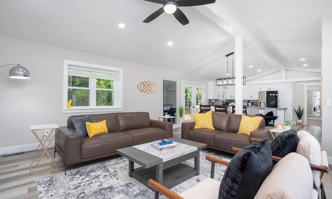 Brookline Station Casa | Modern House with King Suite! Relaxing Retreat!