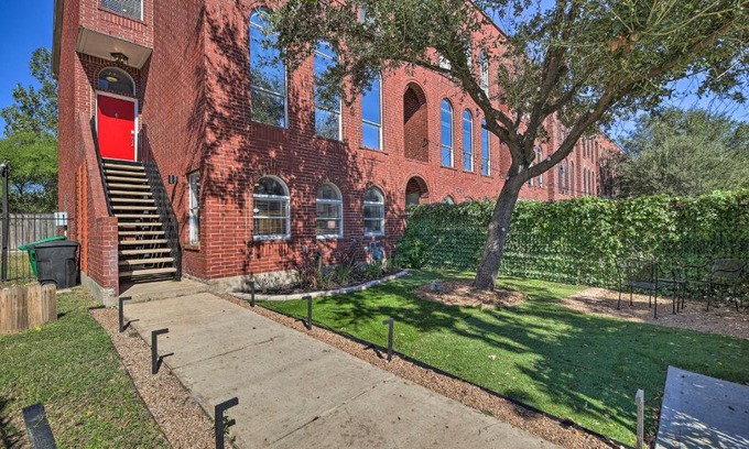 East Downtown Houston Casa | Modern Houston Gem 1 Mi to Minute Maid Park!