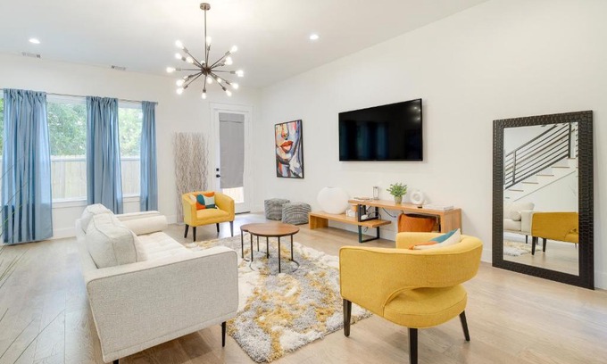 Northside Casa | Modern Houston Home with Yard, 3 Mi to Toyota Center