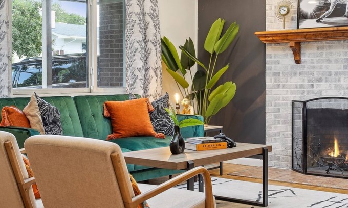 Scenic Heights Casa | Modern Huge Family Getaway | Fire Pit | 5BD/3BA