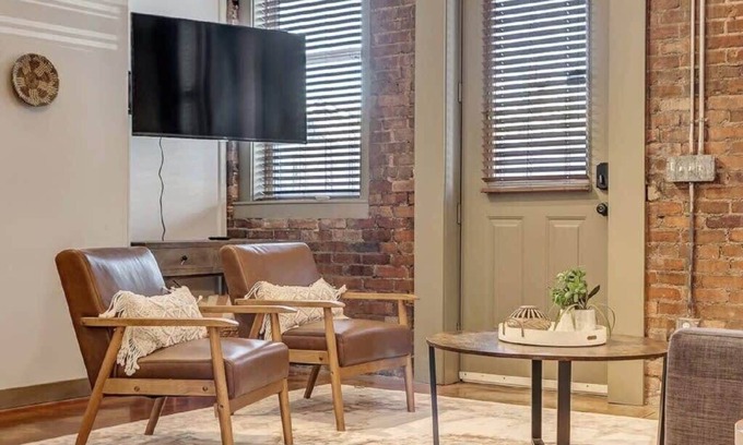 Springfield Casa | Modern, Insta-Worthy 2B Townhome in Springfield!