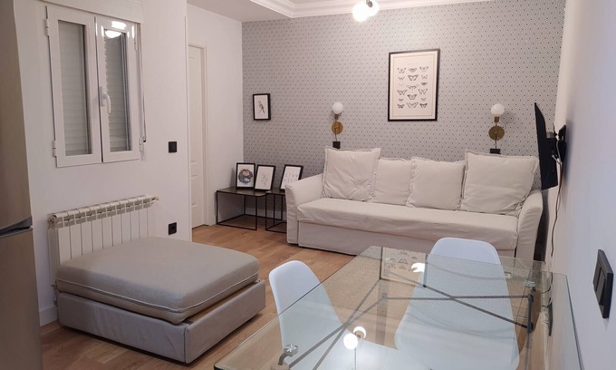 Puerta del Angel Apartamento | ✨ Moderno estudio interior con cama de matrimonio en Madrid Río: ¡Confort y ubicación ideal!
