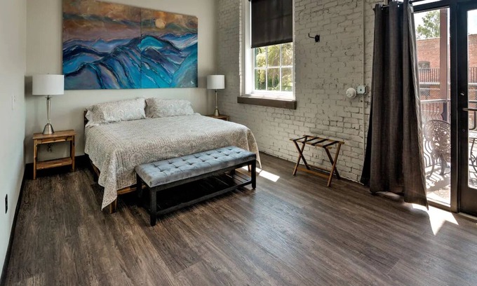 Hickory Casa | Modern King Room w/ Balcony in Historic Downtown!