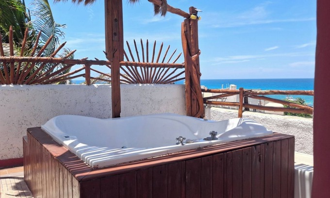 La Gloria Apartamento | Modern King Studio Near the Caribbean Sea