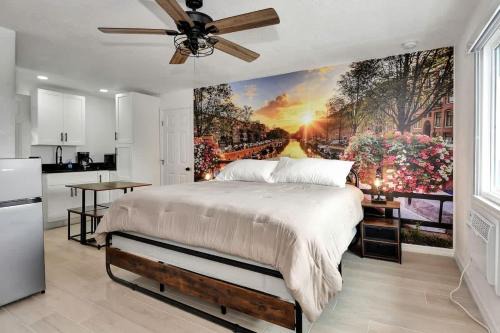 Daytona Beach Shores Apartamento | Modern King Suite #10 Steps to Daytona Beach