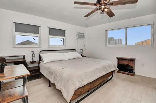 Daytona Beach Shores Apartamento | Modern King Suite #12 - Steps to Beach
