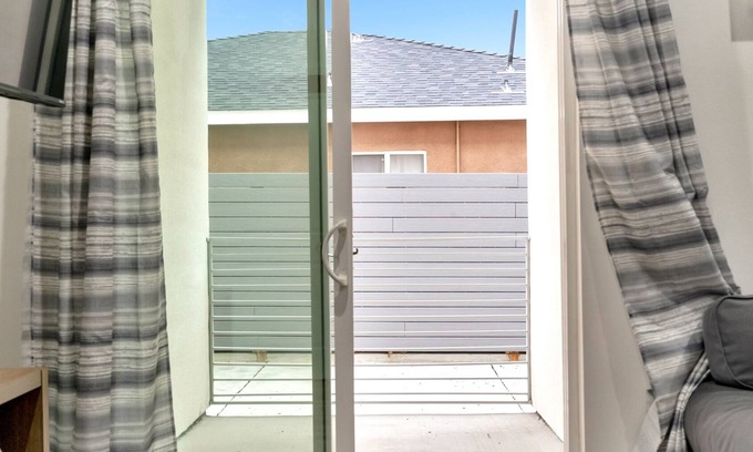 South Montebello Casa | Modern LA home near Montebello City Park w/parking