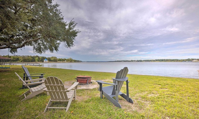 Blue Bell Estates Casa | Casa de lujo en el lago Conroe w / muelle privado del barco