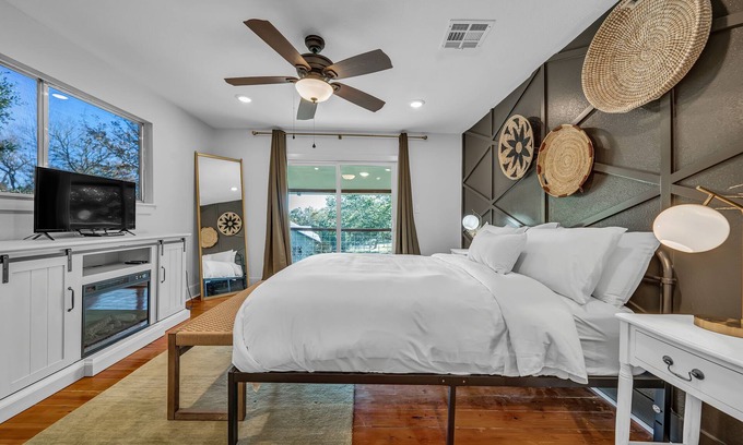 Somerville Casa | Modern Lake House 2 Units, Pool, Lake 3Min, Pets