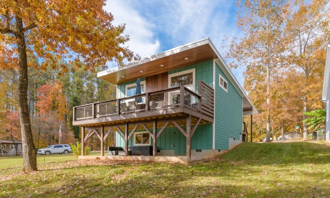 Southmont Casa | Modern Lake House High Rock Lake