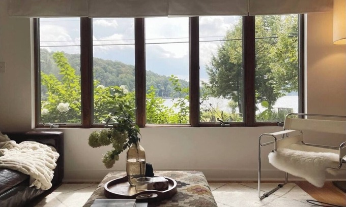 Roscoe Casa | Modern lake house in the catskills