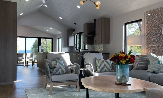Black Wolf Cabaña | Modern Lake house on Lake winnebago