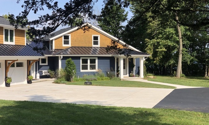 Summit Casa | Modern Lake House with Hot Tub, Gym, & More!