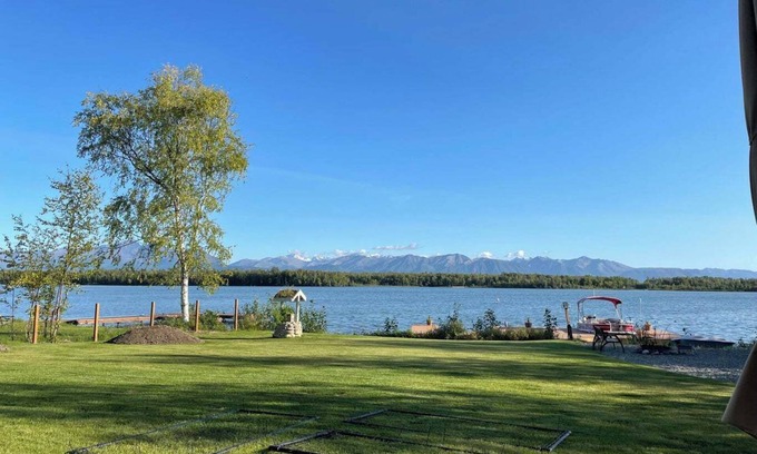 Wasilla Casa | Modern Lake Lucille Lakefront, Whole 5 bedroom house, Private dock & games
