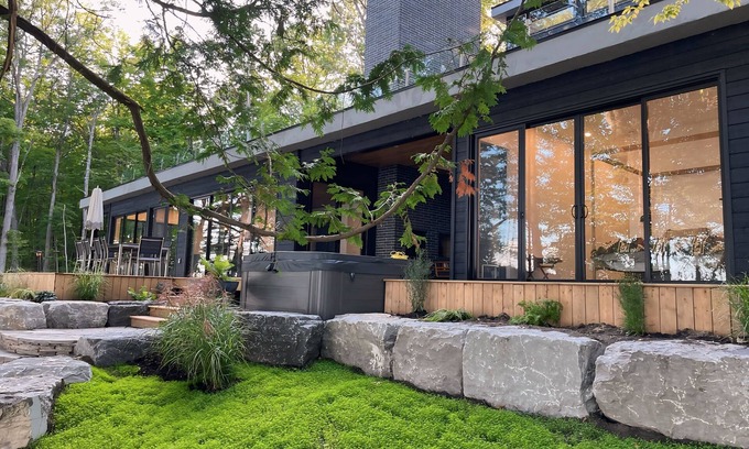 Selwyn Cabaña | Modern Lakefront Gem on Clear Lake