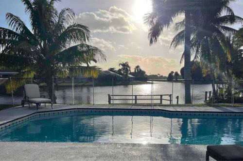 Greenview Shores Casa | Modern Lakefront Home