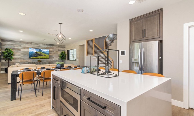 Menifee Casa | Modern Lakehouse Retreat