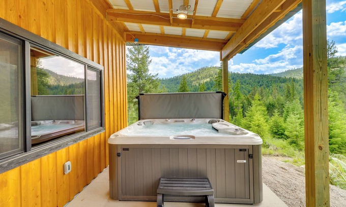 Lakeside Cabaña | Modern Lakeside Cabin w/ Mountain Views & Hot Tub!